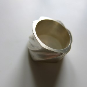 "anillo-4-modelado joya única"